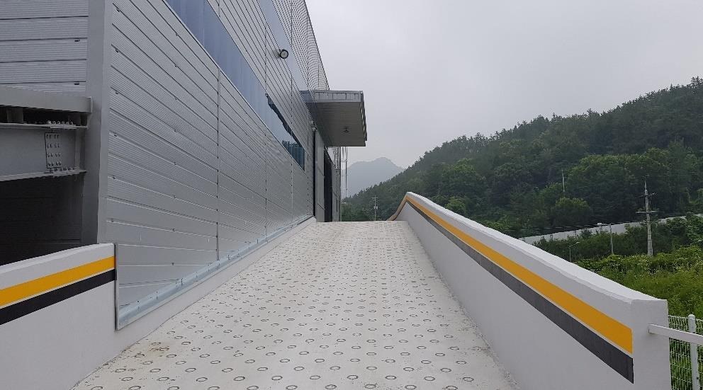 2층 진입 램프